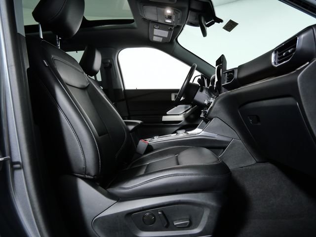 Used 2023 Gray Ford Limited image 10
