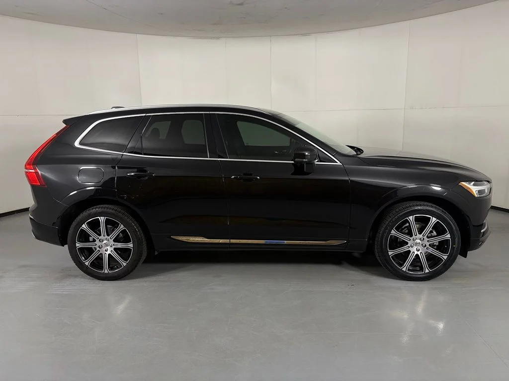 Used 2020 Onyx Black Metallic Volvo T5 Inscription image 9