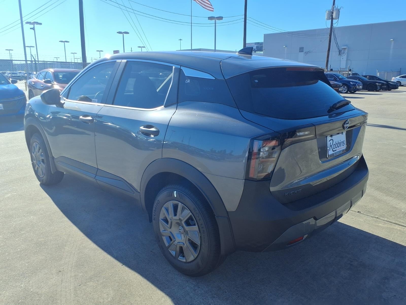 2027 Nissan Kicks photo 4 of 26