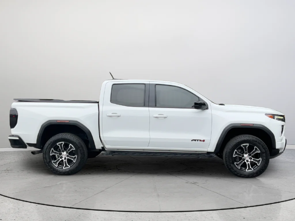 Used 2024 White GMC AT4 image 5