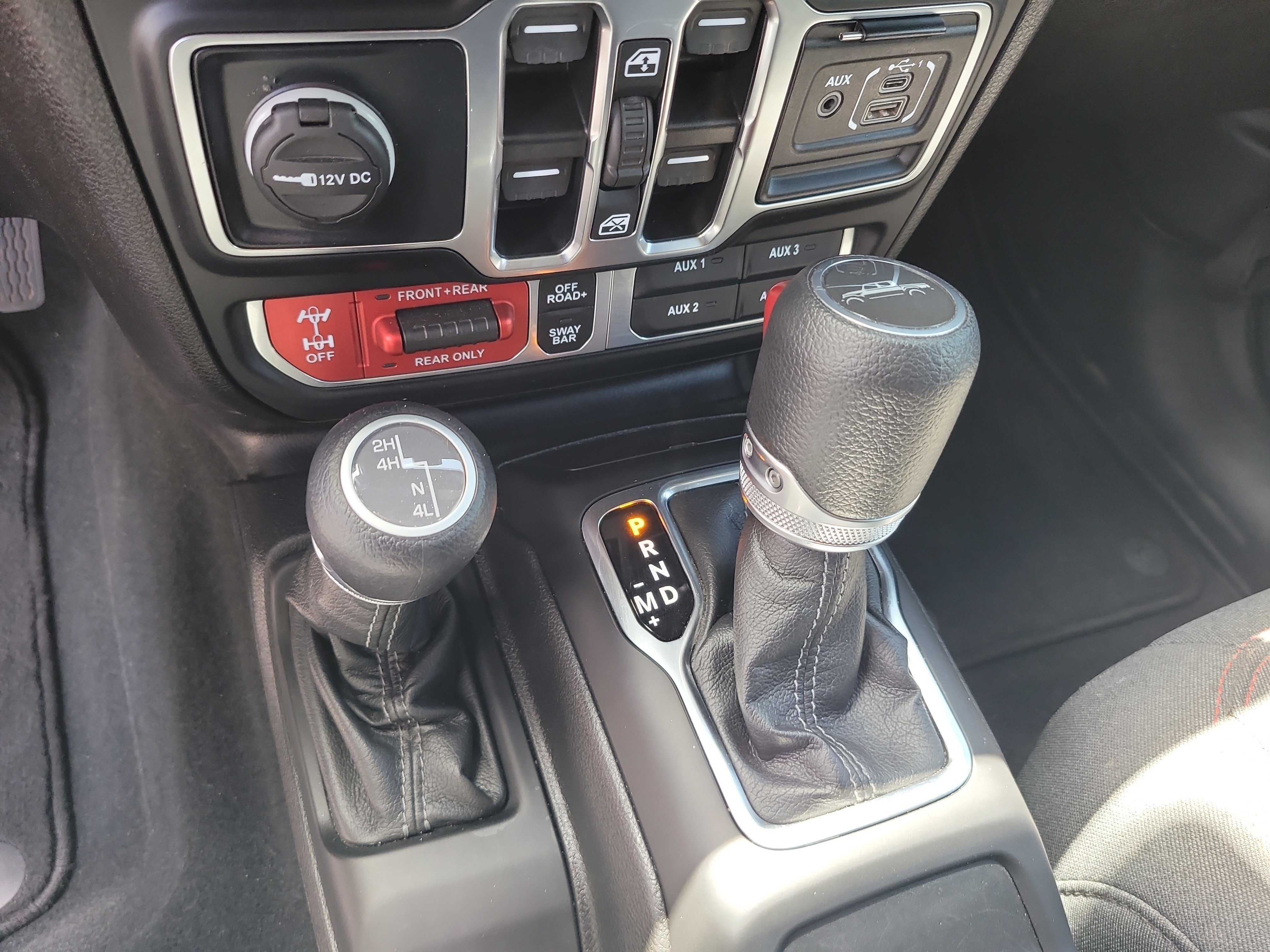 Used 2024 Granite Crystal Metallic Clearcoat Jeep Rubicon image 24