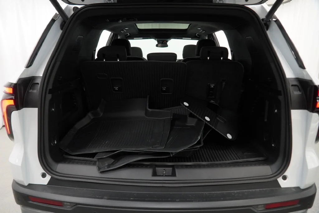 New 2027 Summit White Chevrolet LT image 35