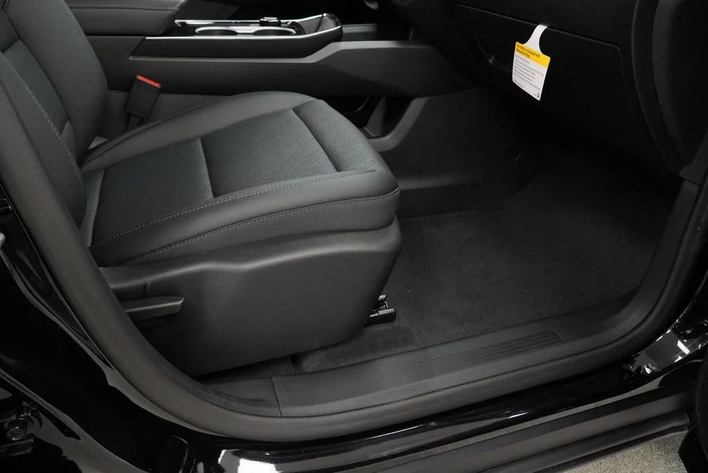 New 2027 Mosaic Black Metallic Chevrolet LT image 30