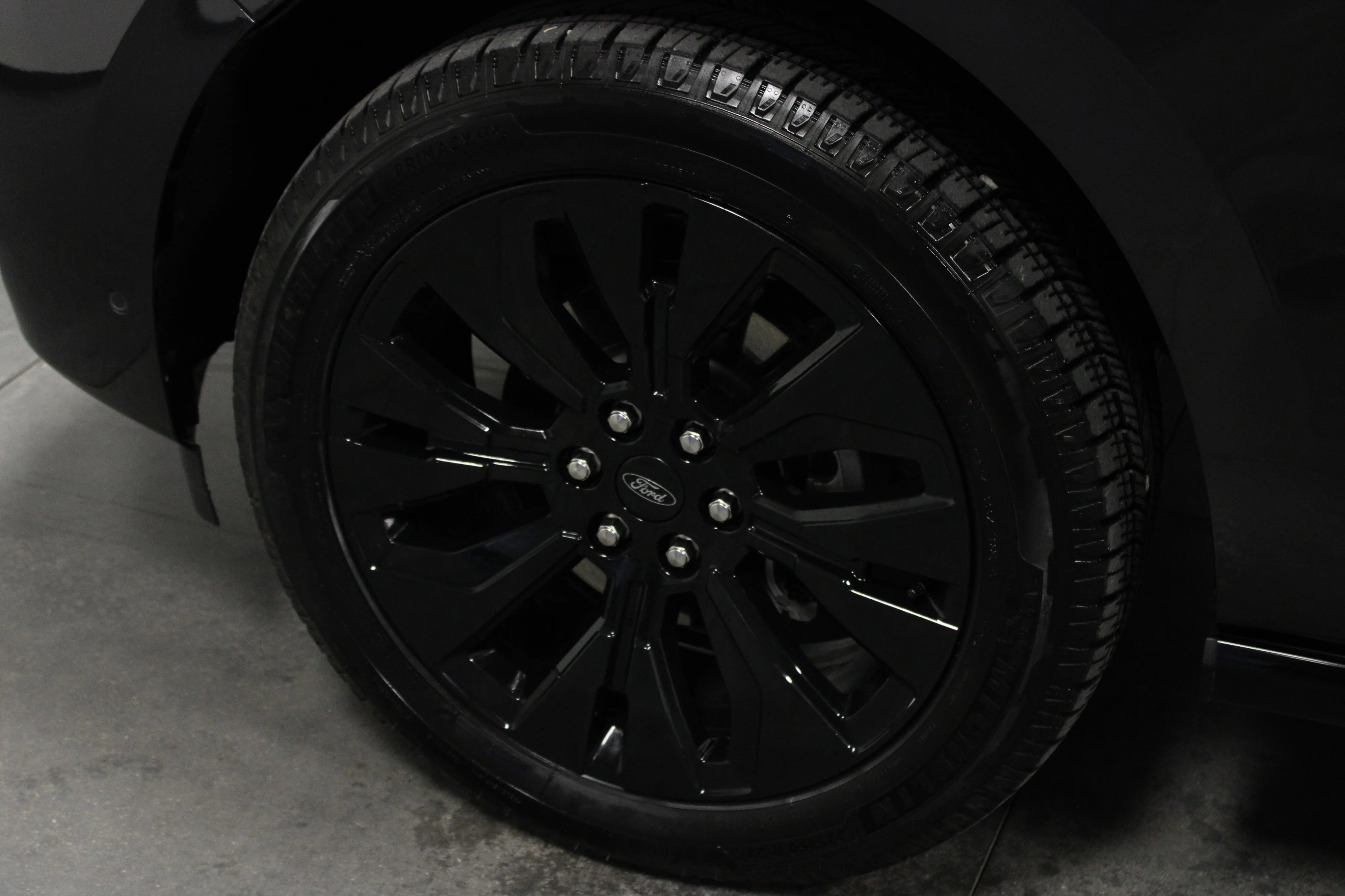 Used 2025 Gray Metallic Ford Platinum image 10