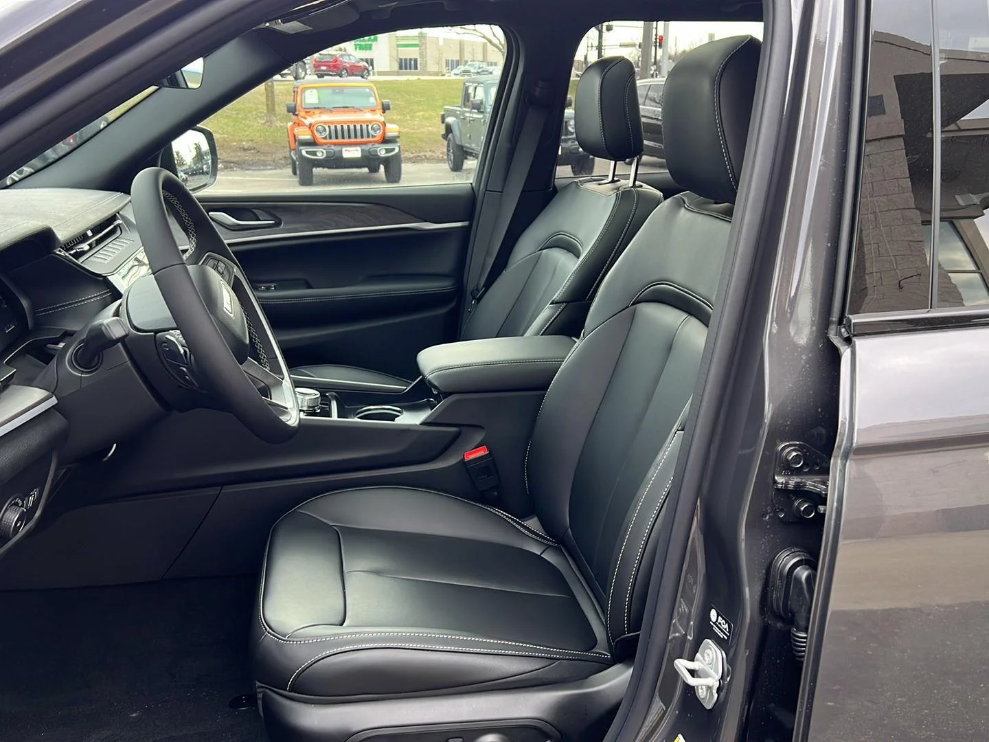 New 2026 Baltic Gray Metallic Clear-Coat Exterior Paint Jeep Limited image 10