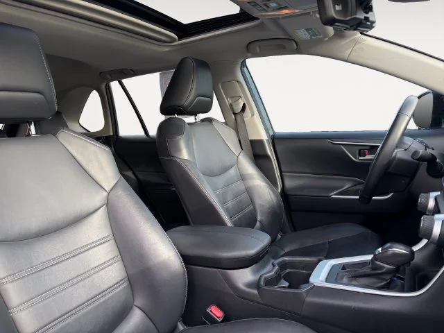 Used 2019 Gray Toyota XLE Premium image 12
