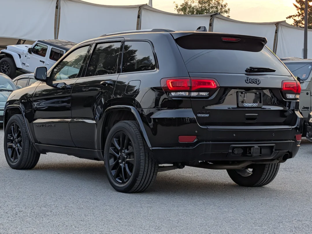 Used 2020 Black Jeep Altitude - - 4x4 - Leather Seats - Power Sunroof - Navigation & More! image 6