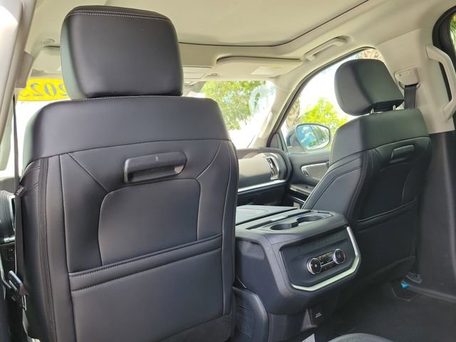Used 2025 White Ford Platinum image 10