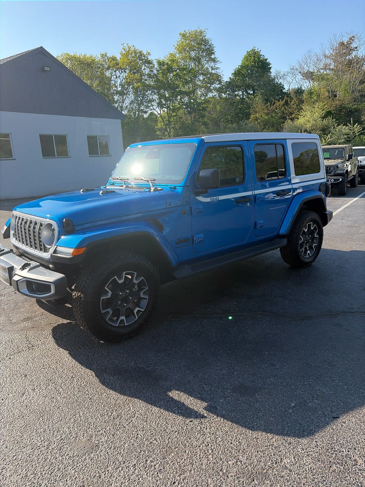 New 2026 Hydro Blue Pearl-Coat Exterior Paint Jeep Sahara image 5