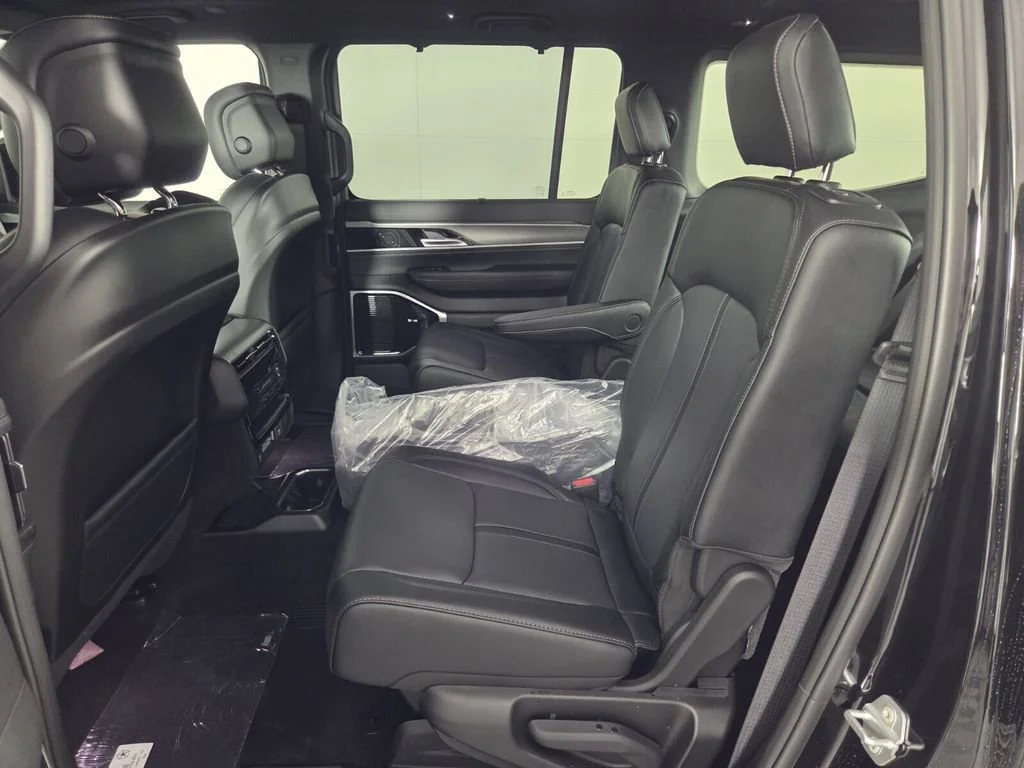 New 2026 High Gloss Black Exterior Paint Jeep Limited Reserve image 15