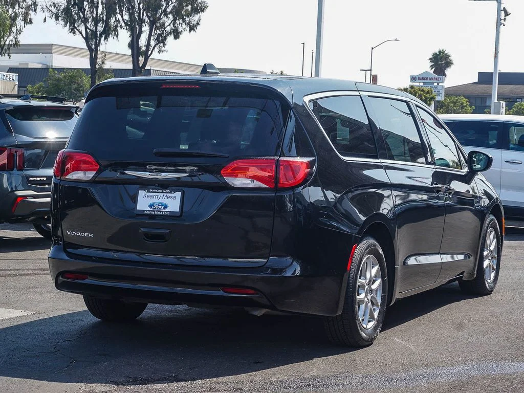 Used 2024 Black Chrysler LX image 7