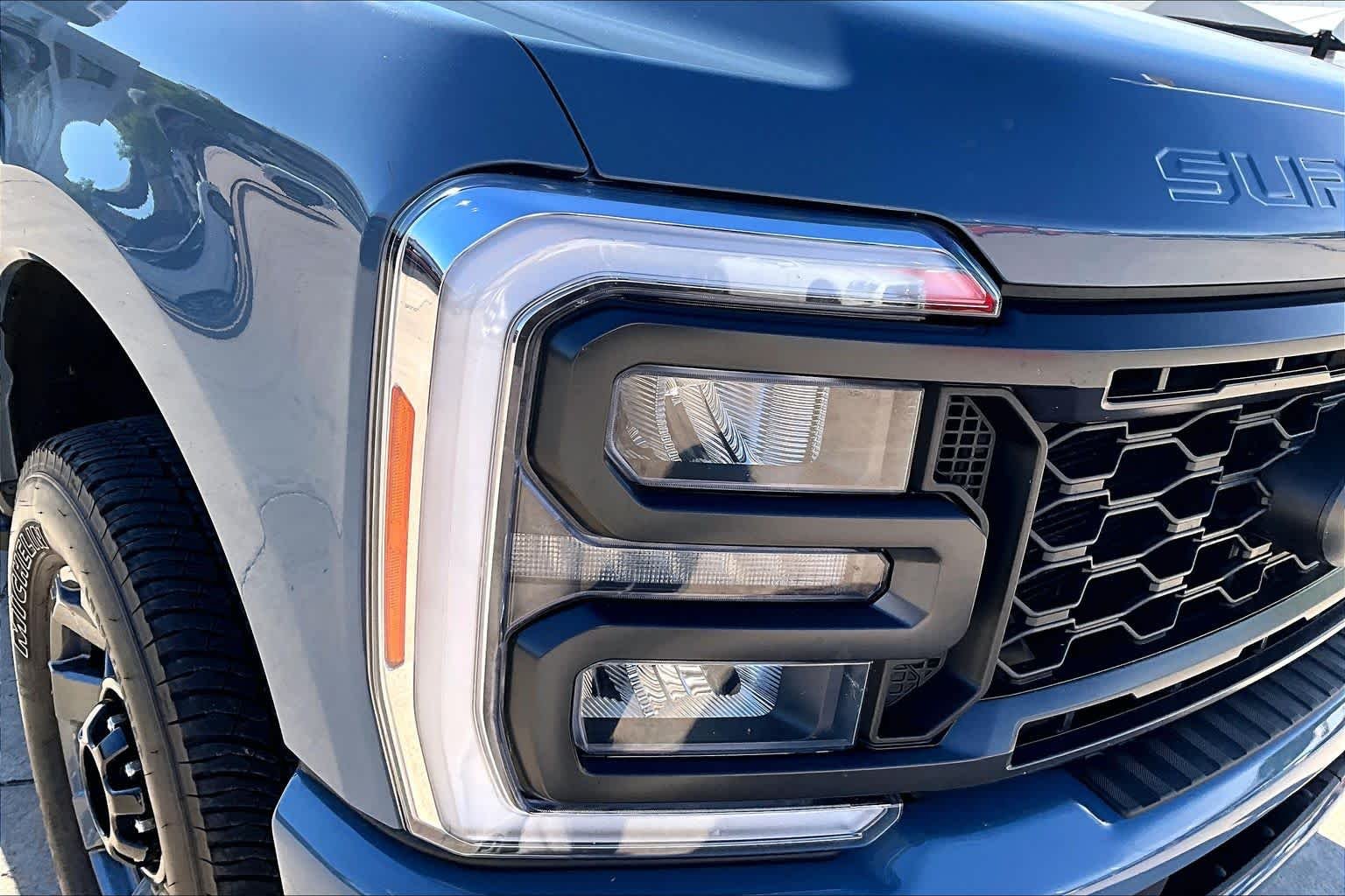 Used 2023 Azure Gray Metallic Tri-Coat Ford LARIAT image 27