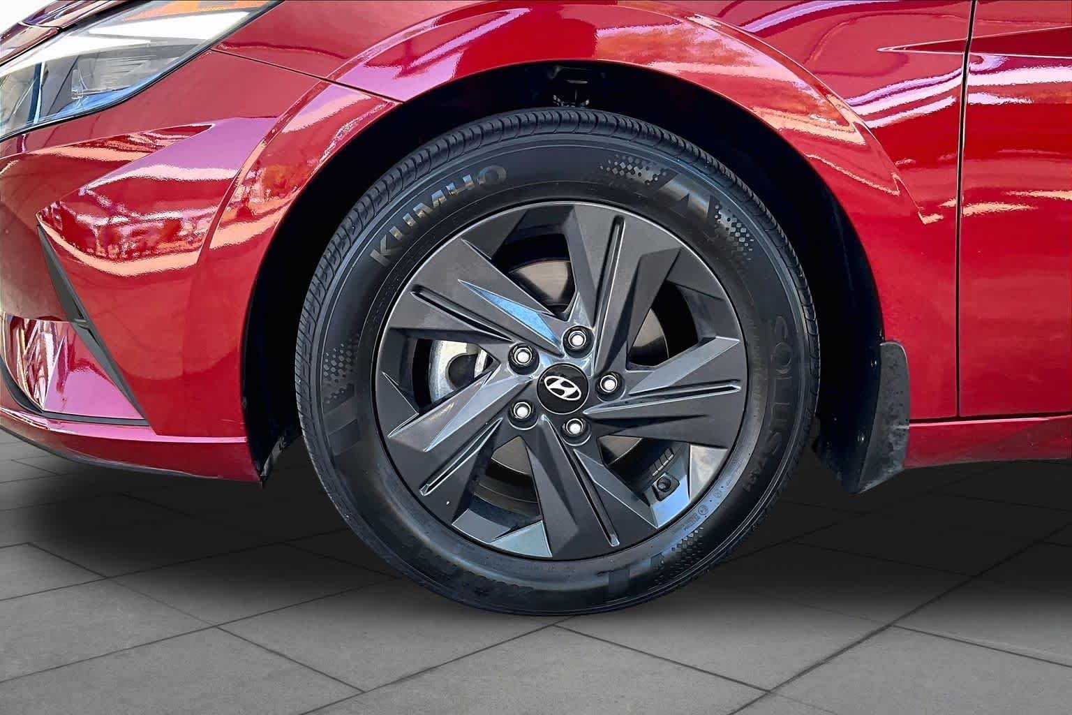 Used 2023 Ultimate Red Hyundai SEL image 10