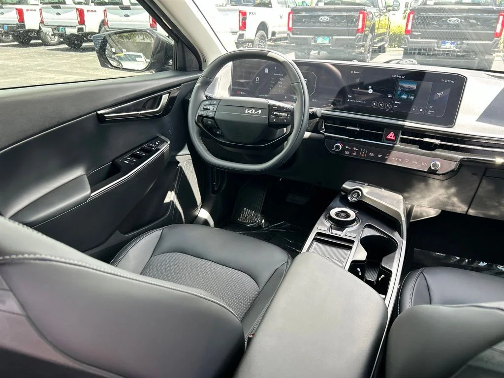 Certified Used 2026 Midnight Black Kia Light image 9