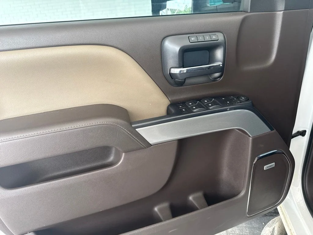 Used 2018 Summit White Chevrolet LTZ image 18