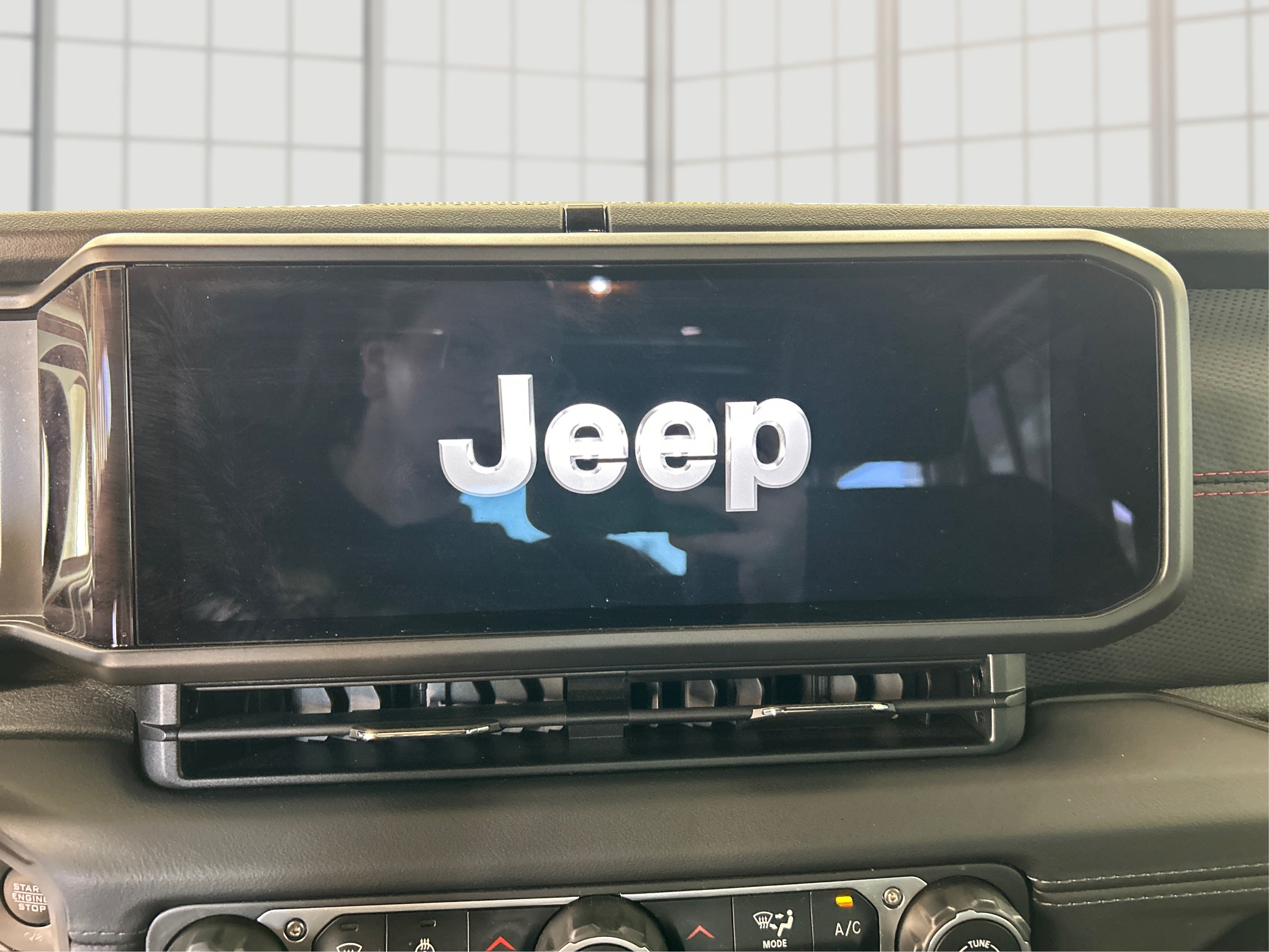 Used 2024 White Jeep Rubicon image 13