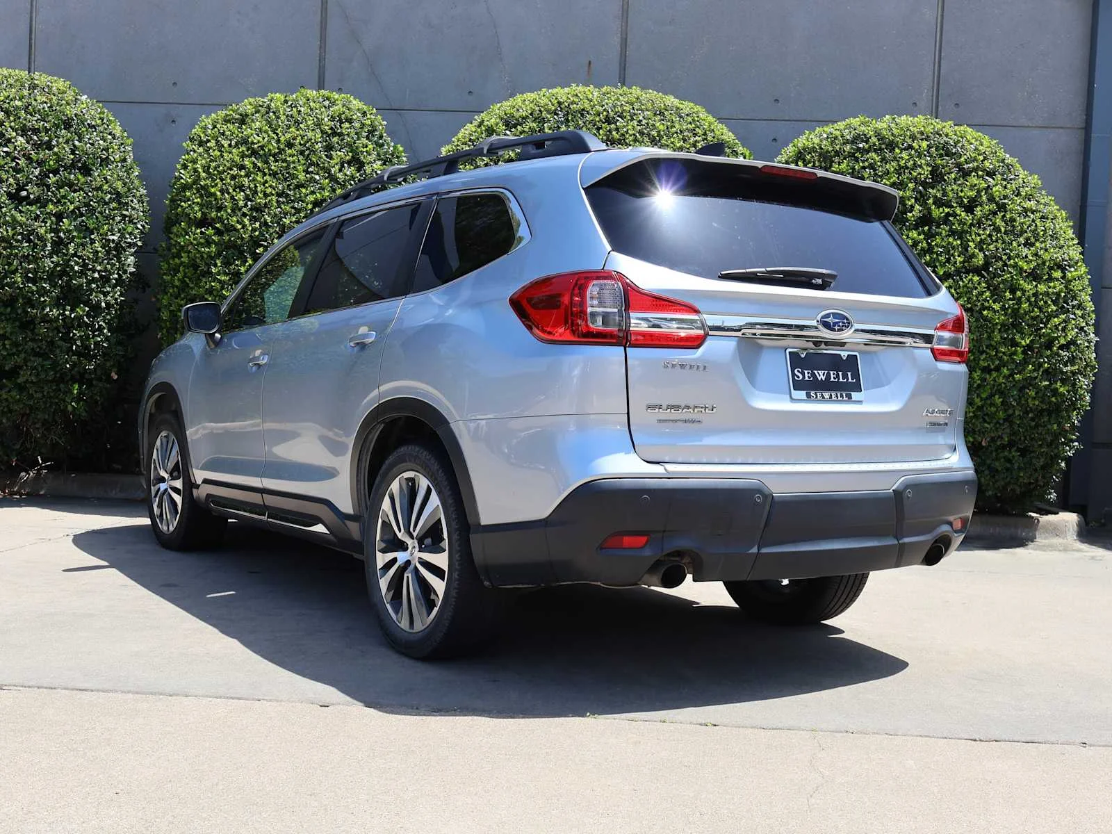 Used 2020 Ice Silver Metallic Subaru Limited image 8