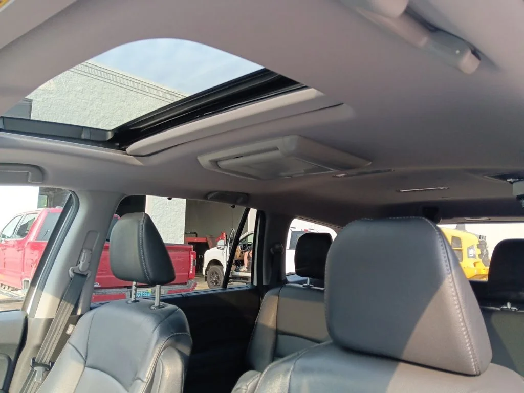 Used 2017 White Diamond Pearl Honda Touring image 26