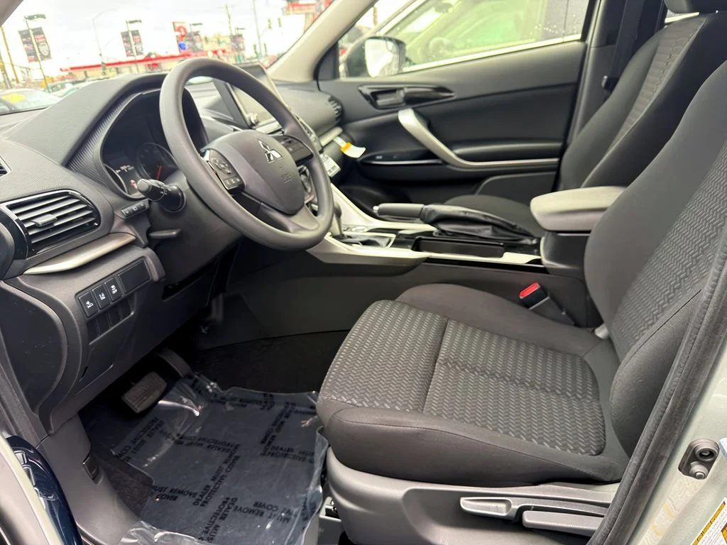 New 2026 Alloy Silver Metallic Mitsubishi LE image 10