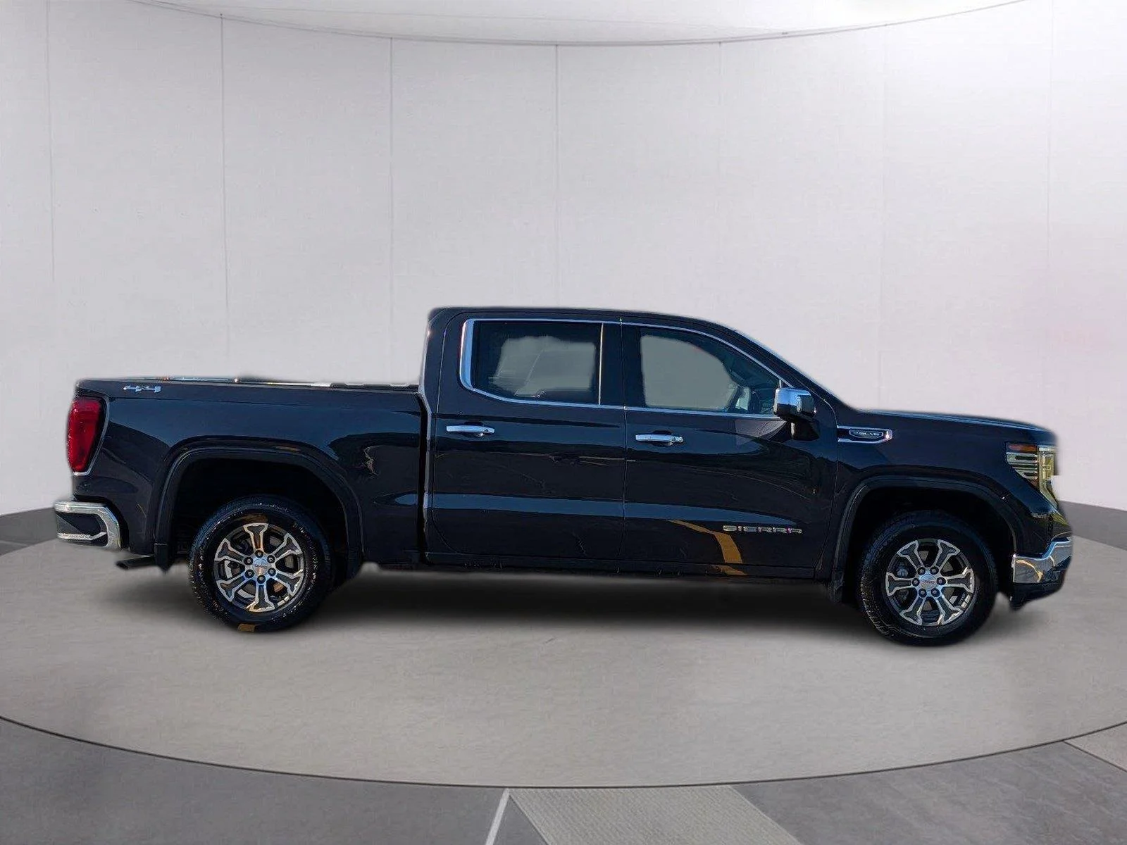 Used 2025 Titanium Rush Metallic GMC SLT image 7