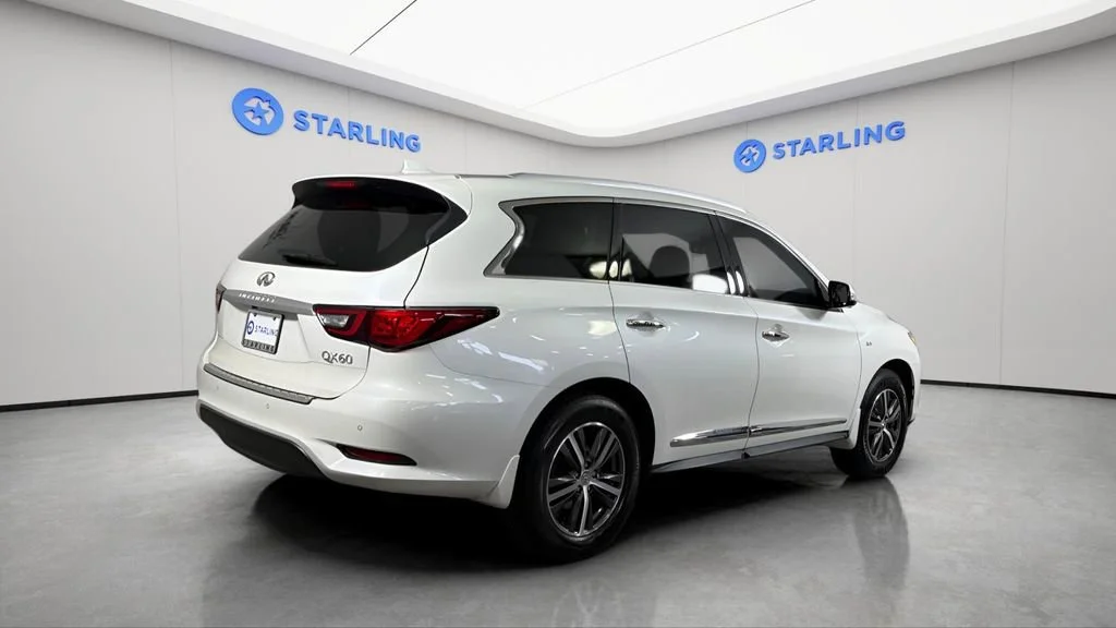 Used 2019 White INFINITI LUXE image 10