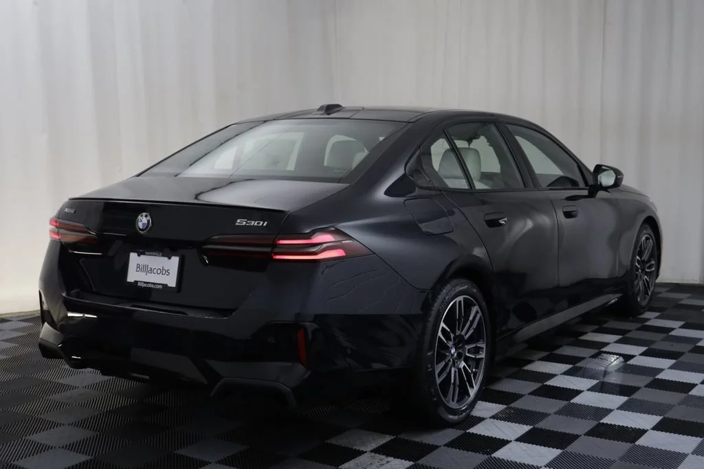 New 2027 CARBON BLACK BMW 530i xDrive image 18