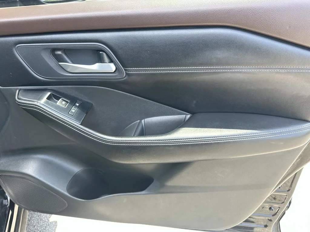 Used 2023 Super Black Nissan SL image 13