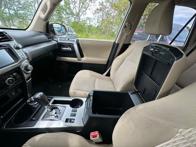 Used 2016 White Toyota SR5 image 24