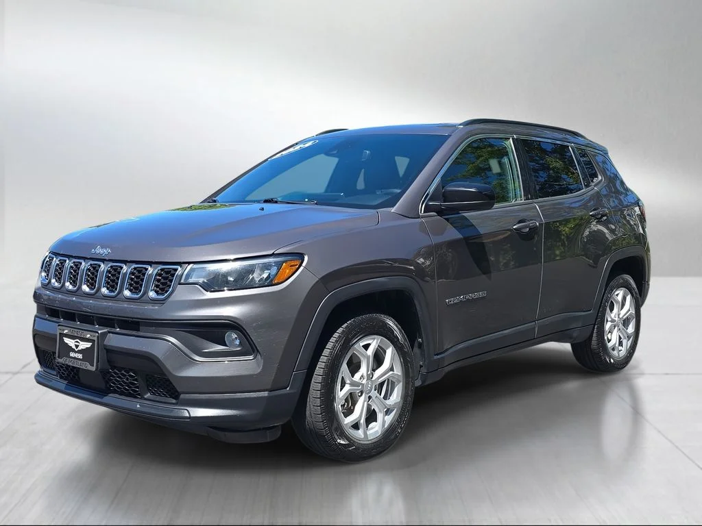 Used 2024 Baltic Gray Metallic Clearcoat Jeep Latitude image 7