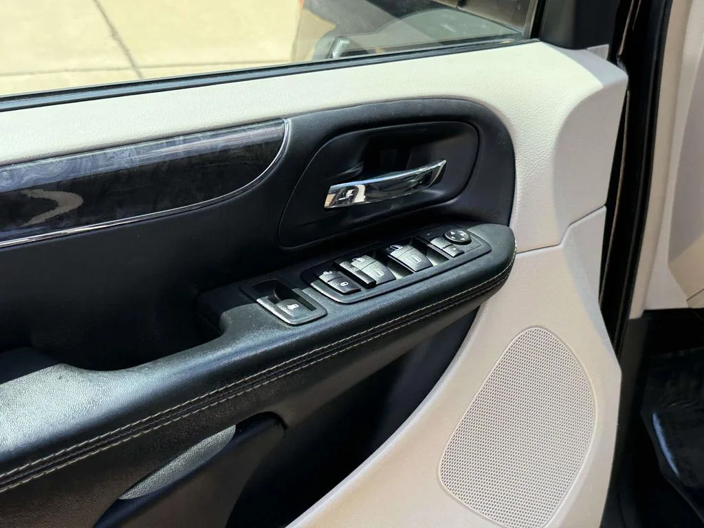 2015 Chrysler Town & Country Touring - Photo 33