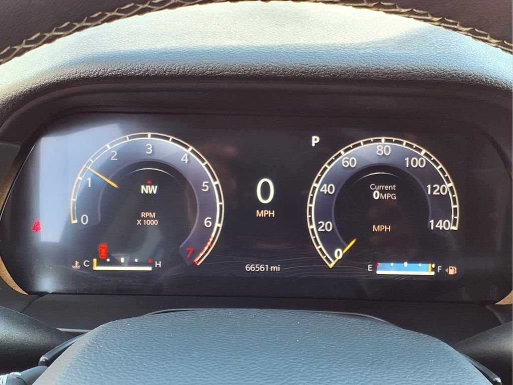 Used 2024 White Jeep Laredo image 18