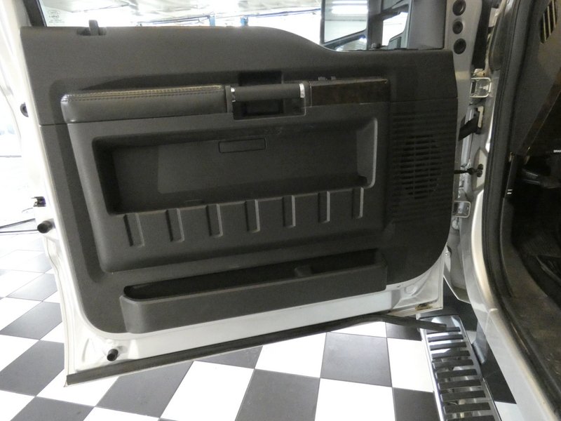 Used 2013 INGOT SILVER META Ford Crew Cab Platinum SRW image 23