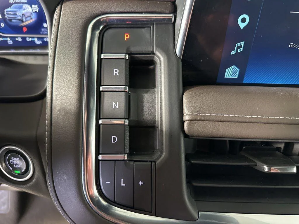 Used 2023 Pearl Chevrolet Z71 image 35