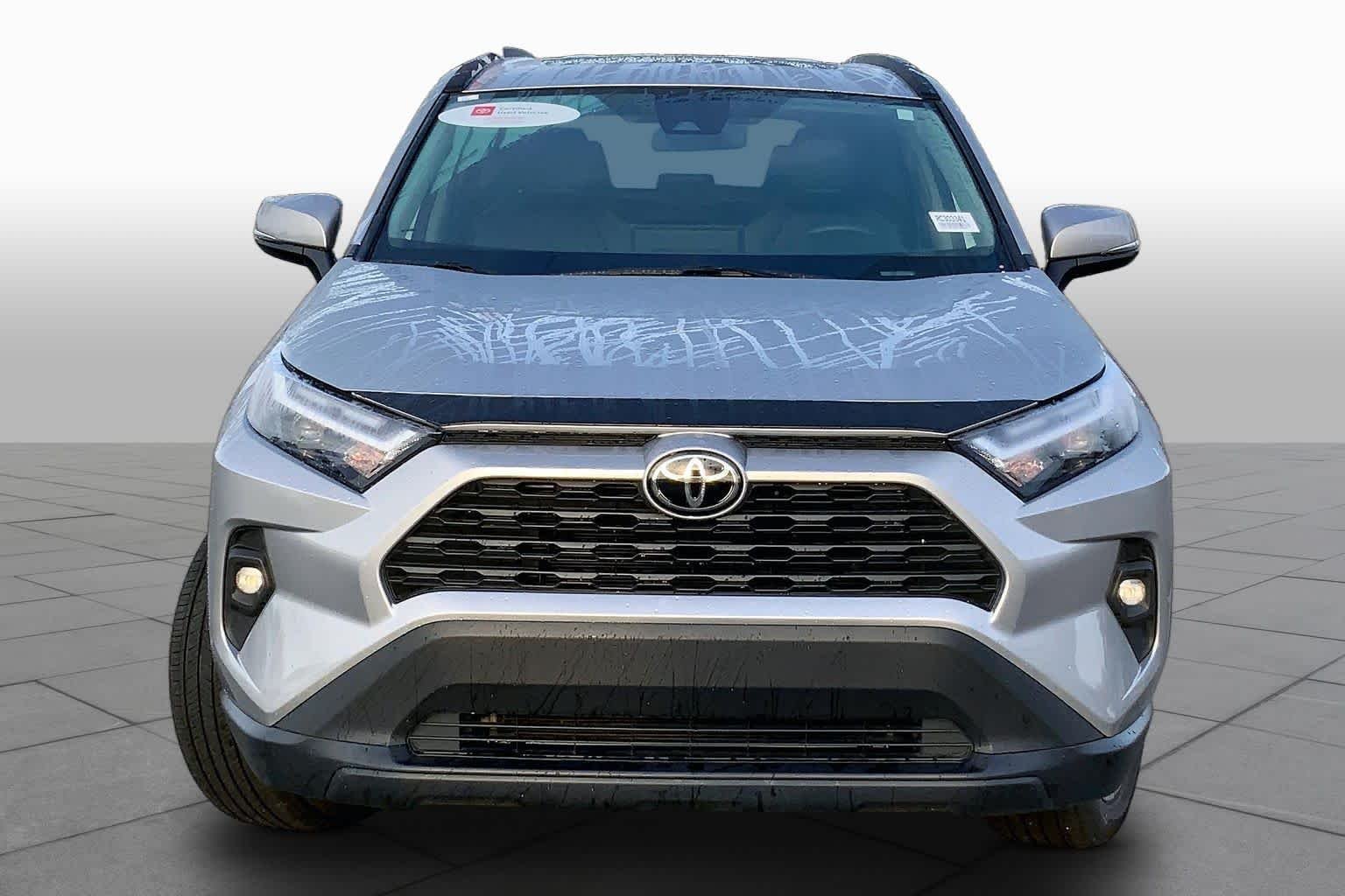 Used 2024 Silver Sky Metallic Toyota XLE Premium image 6