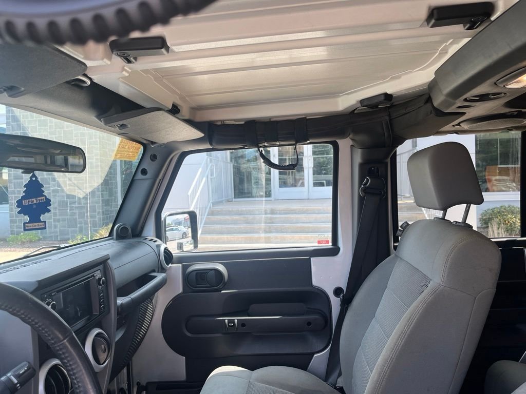 Used 2008 Silver Jeep Unlimited Sahara image 11