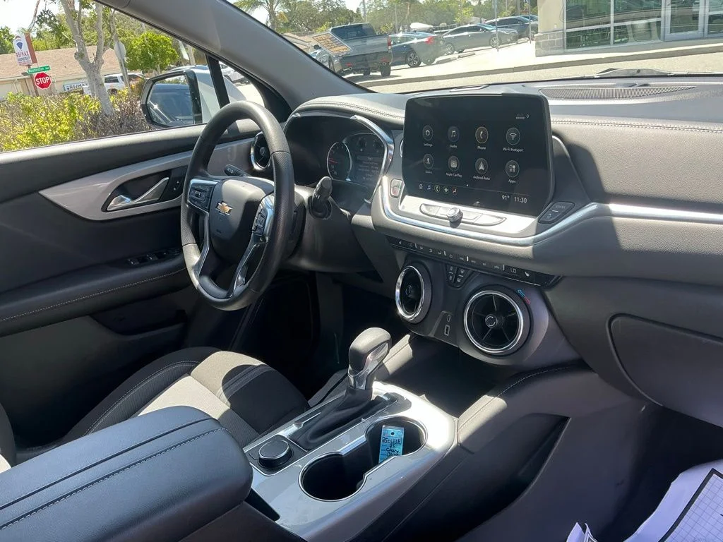 Used 2025 White Chevrolet LT image 15