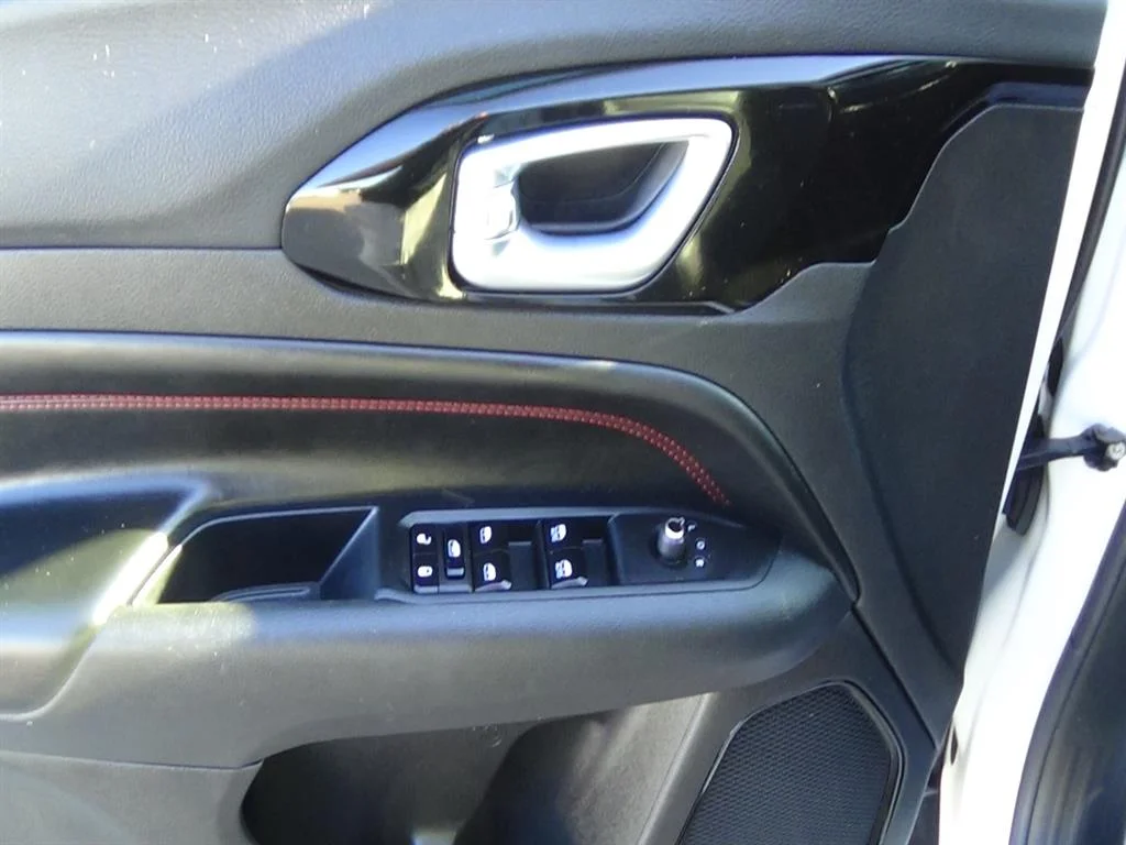 Used 2024 Bright White Clear Coat (pw7) Jeep Trailhawk image 18