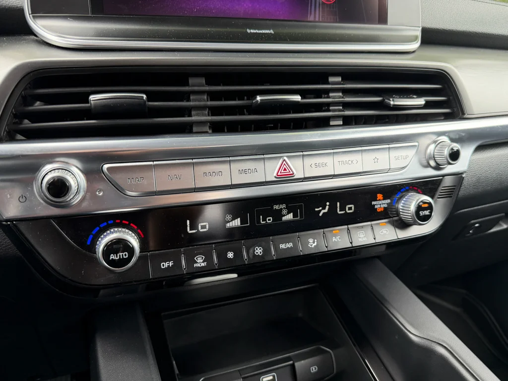 Used 2022 Glacial White Pearl Kia LX image 17