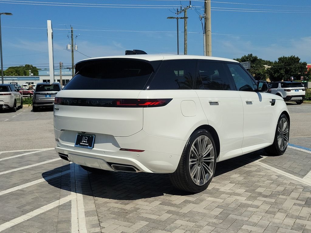 New 2026 White Land Rover Dynamic SE image 5