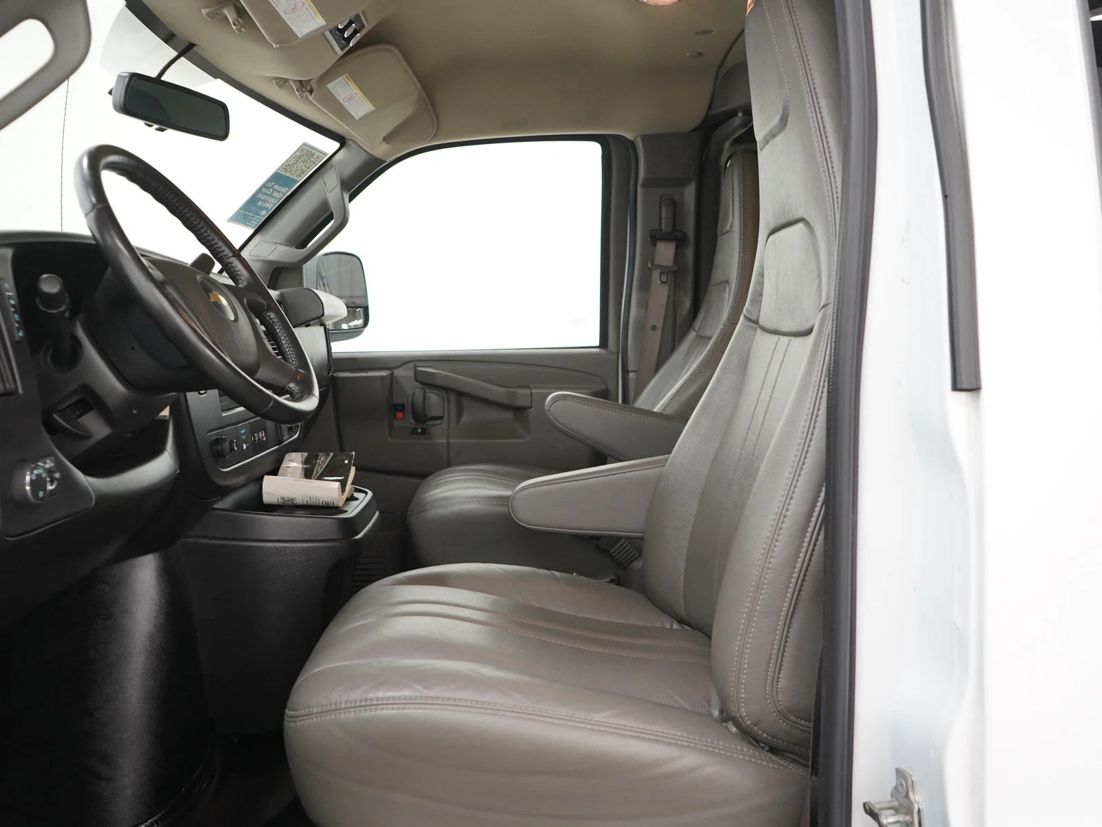 Used 2023 Summit White Chevrolet LS image 19
