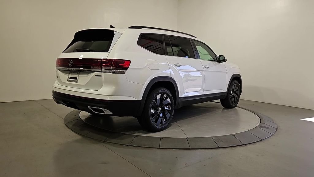 New 2026 White/off-white Volkswagen SE w/Technology image 5