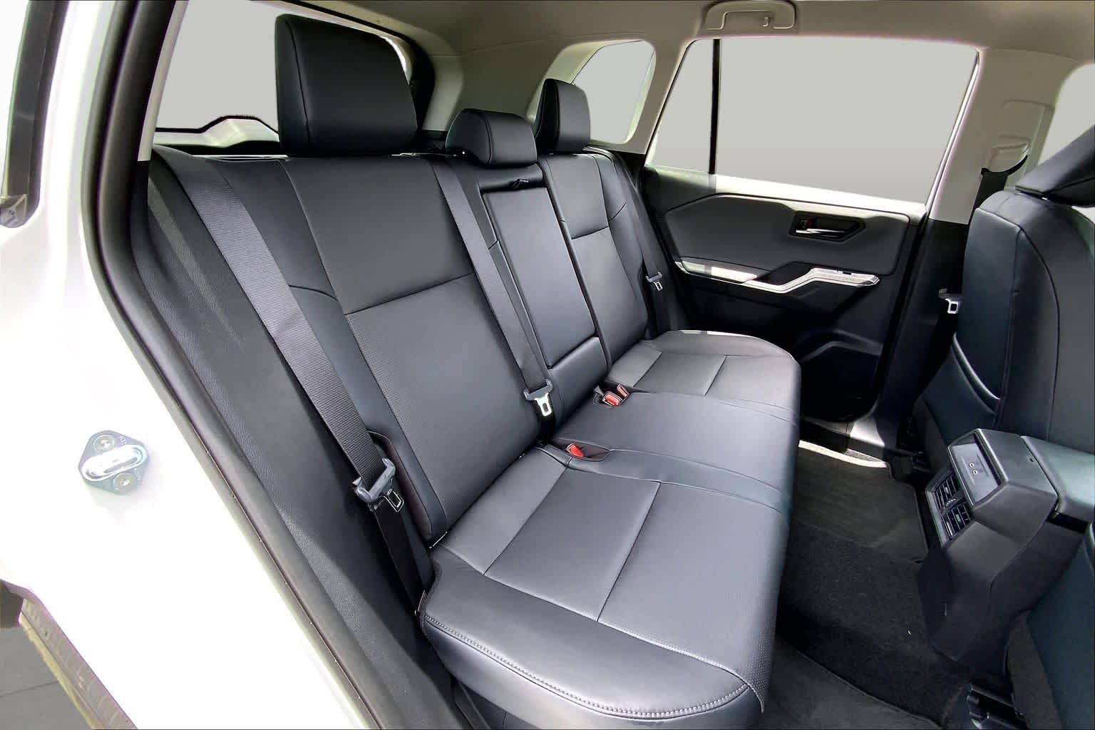 Used 2026 Ice Cap Toyota XLE Premium image 19