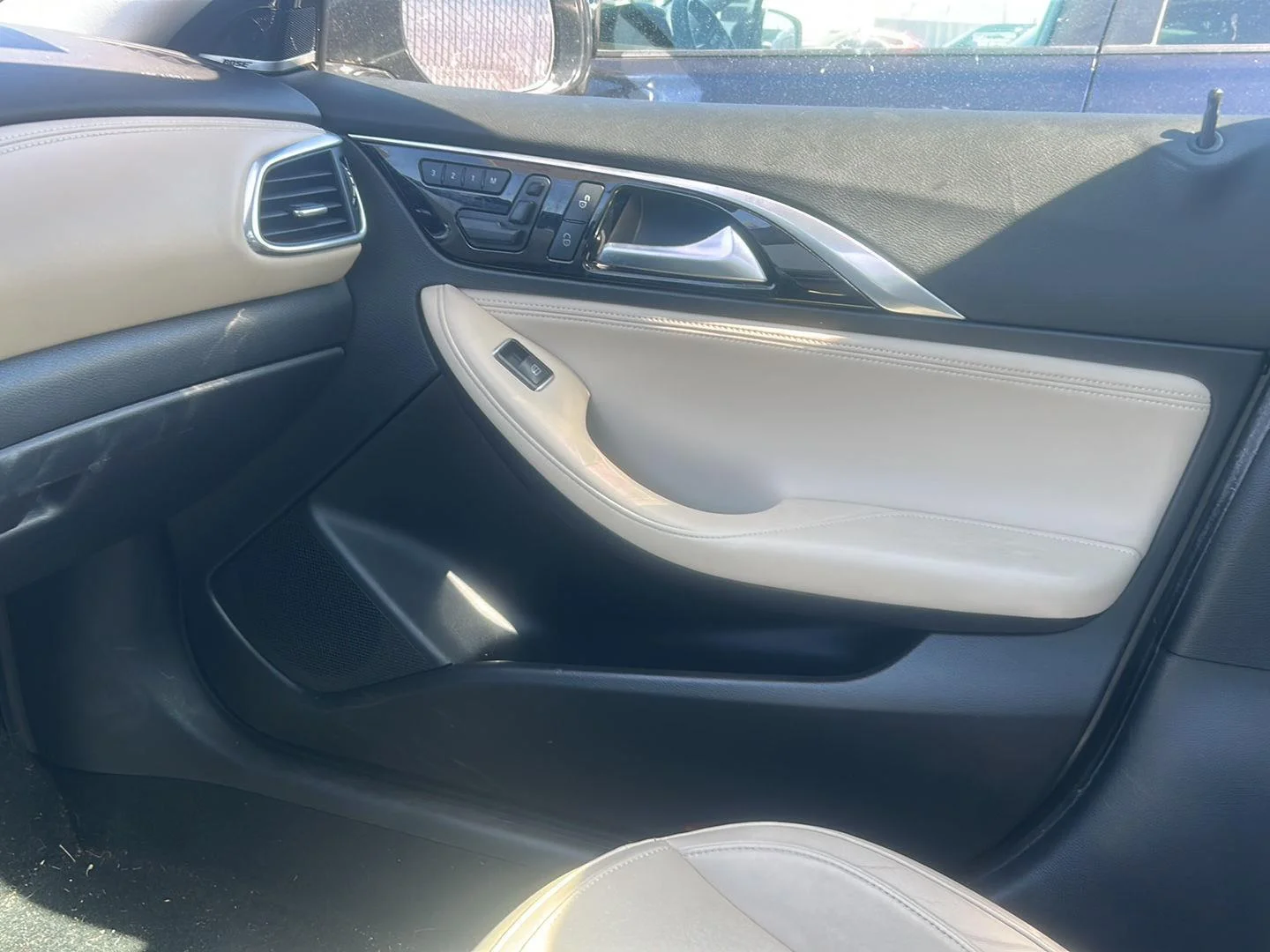 Used 2017 Graphite Shadow INFINITI Premium image 13