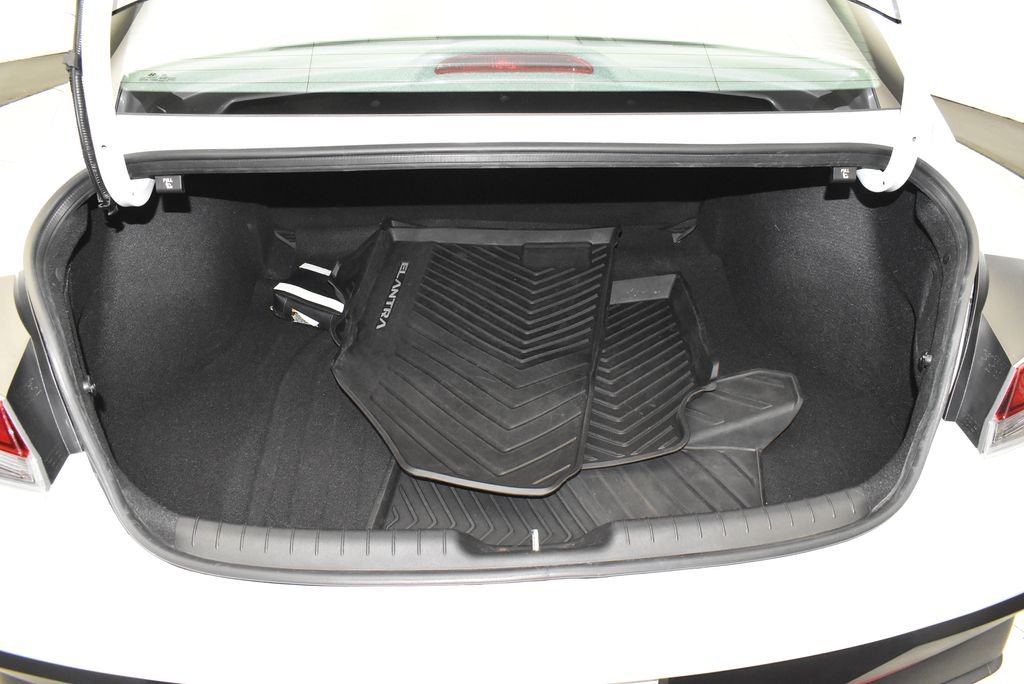 Used 2024 White Hyundai SEL image 32