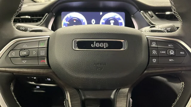 New 2026 Baltic Gray Metallic Clear-Coat Exterior Paint Jeep Altitude image 16