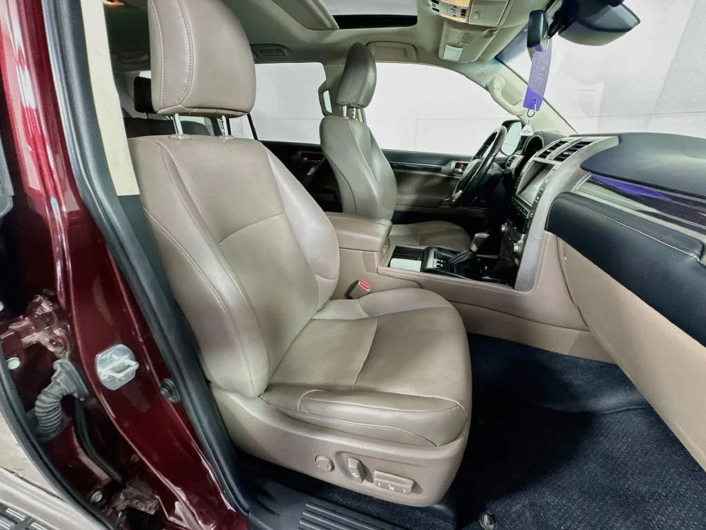 Used 2020 Red Lexus 460 image 37
