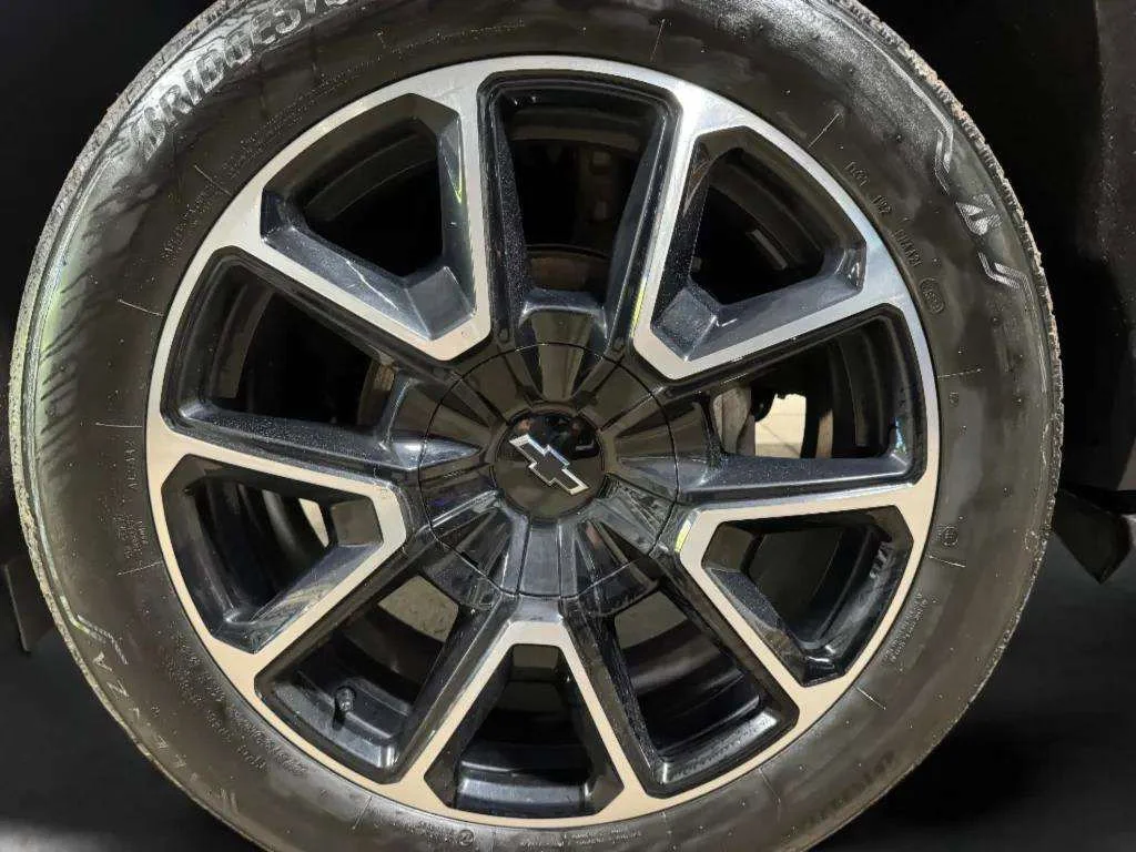 2024 Chevrolet Suburban RST - Photo 34