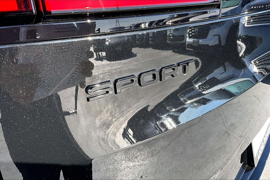 New 2026 SANTORINI BLACK Land Rover Dynamic SE image 9