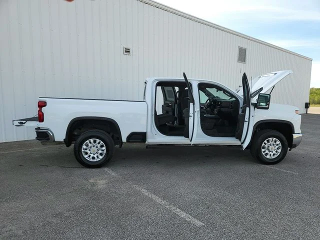 Used 2025 White Chevrolet LT image 16