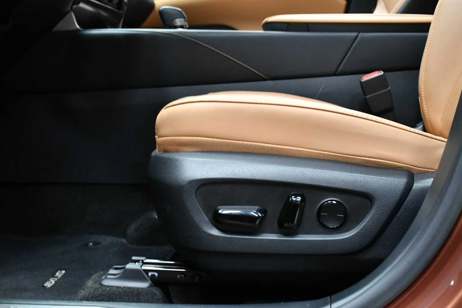 Used 2025 Copper Crest Lexus Premium Plus image 13